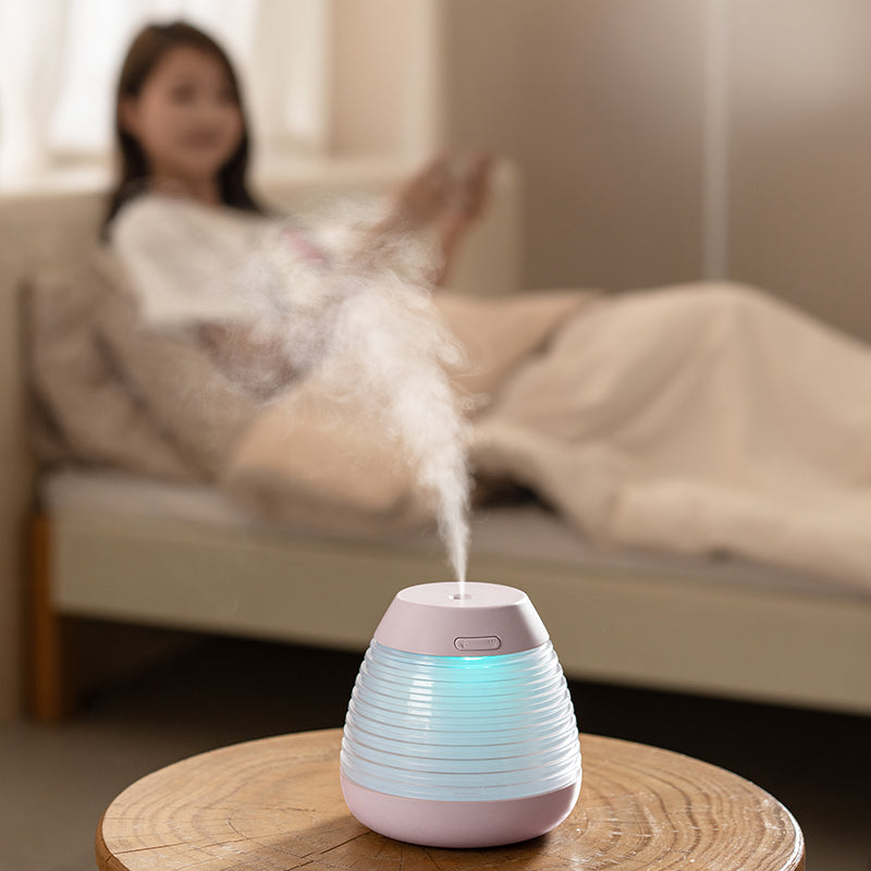 Oriday【加湿器おすすめ2025】松ぼっくり型クリエイティブアロマディフューザー|USB静音加湿・七色ライト・水不足自動電源オフ|オフィス・家庭用に最適