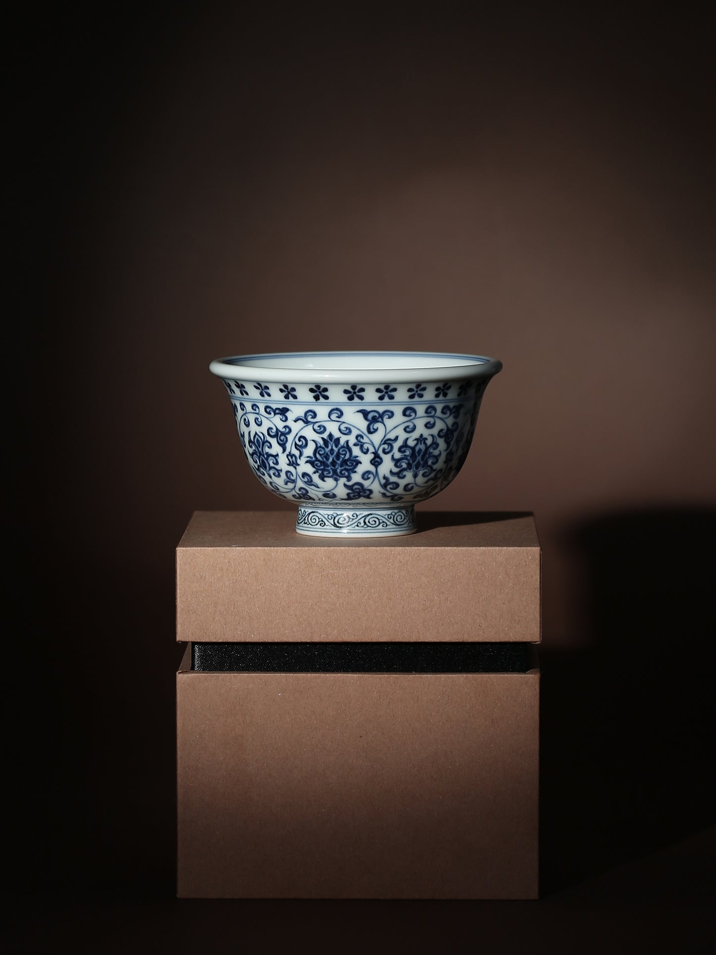 Oriday Yongle Blue and White Weighted Tea Cup Hand-painted Vintage Host Cup with Entwined Lotus Pattern Recommended Chinese Tea Set