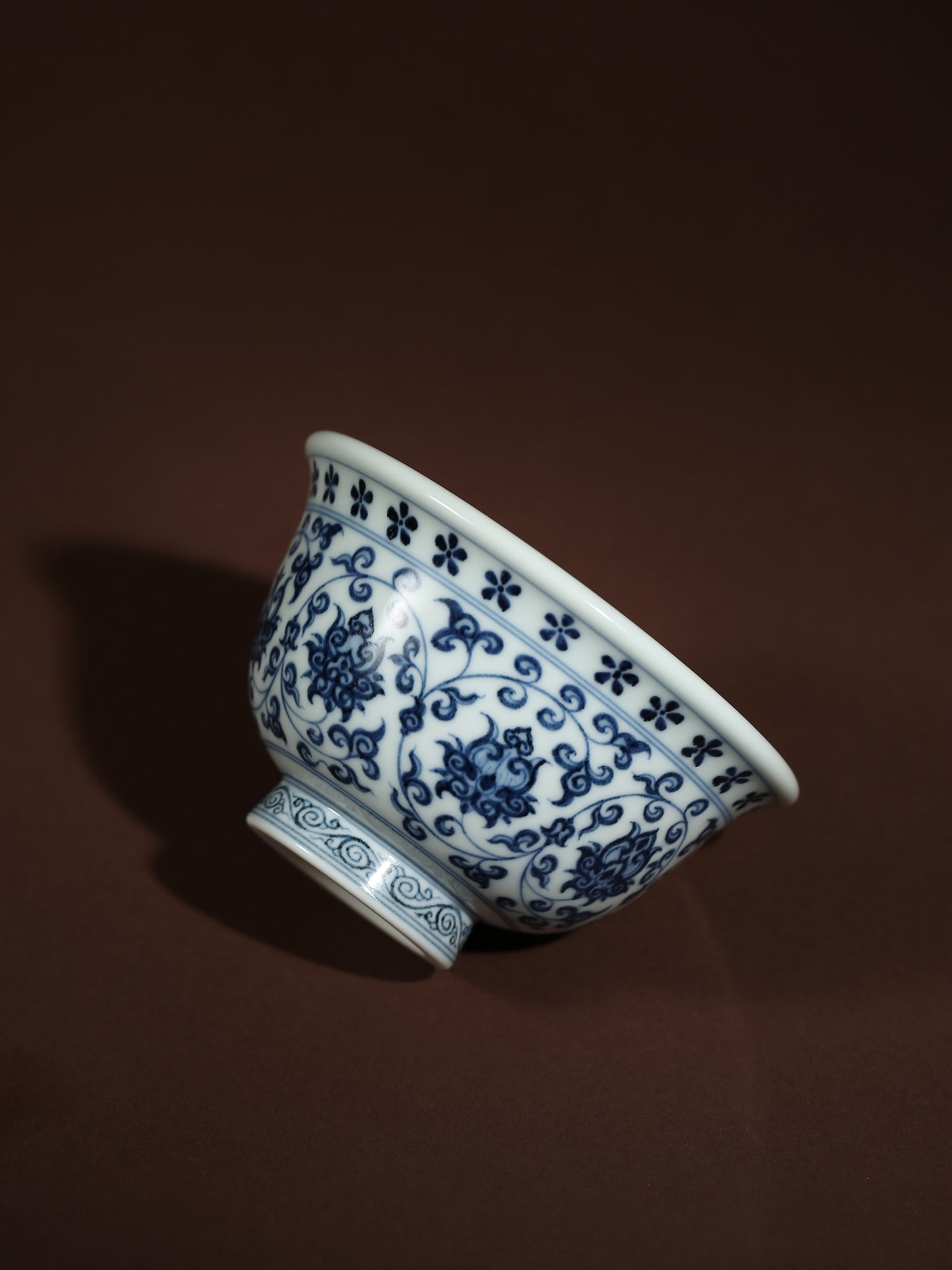 Oriday Yongle Blue and White Weighted Tea Cup Hand-painted Vintage Host Cup with Entwined Lotus Pattern Recommended Chinese Tea Set