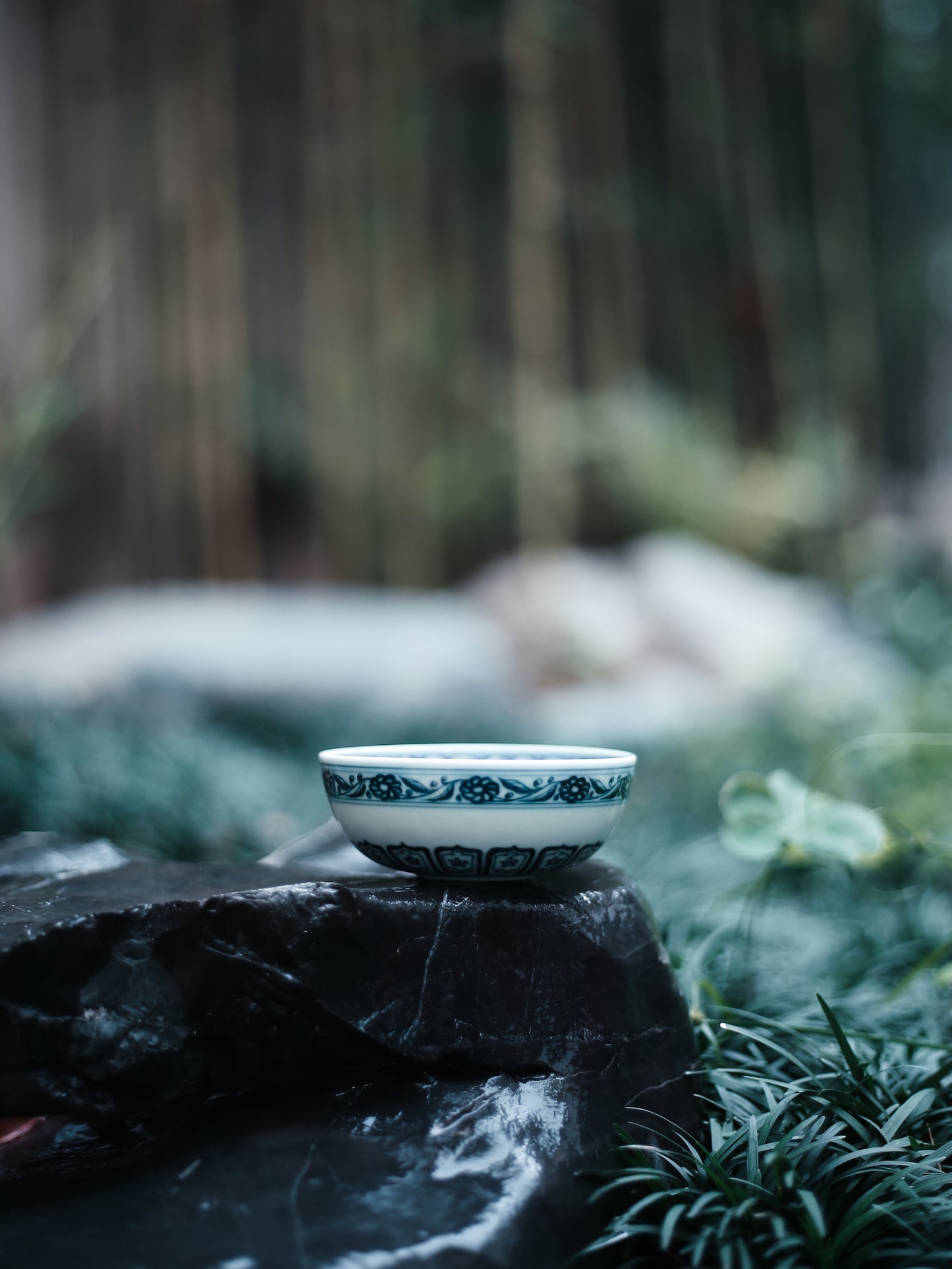 Oriday Hand-painted Blue and White Pu-erh Cup with Baoxiang Pattern Vintage Ceramic Host Cup with Low Foot Recommended as a Gift or for Personal Use