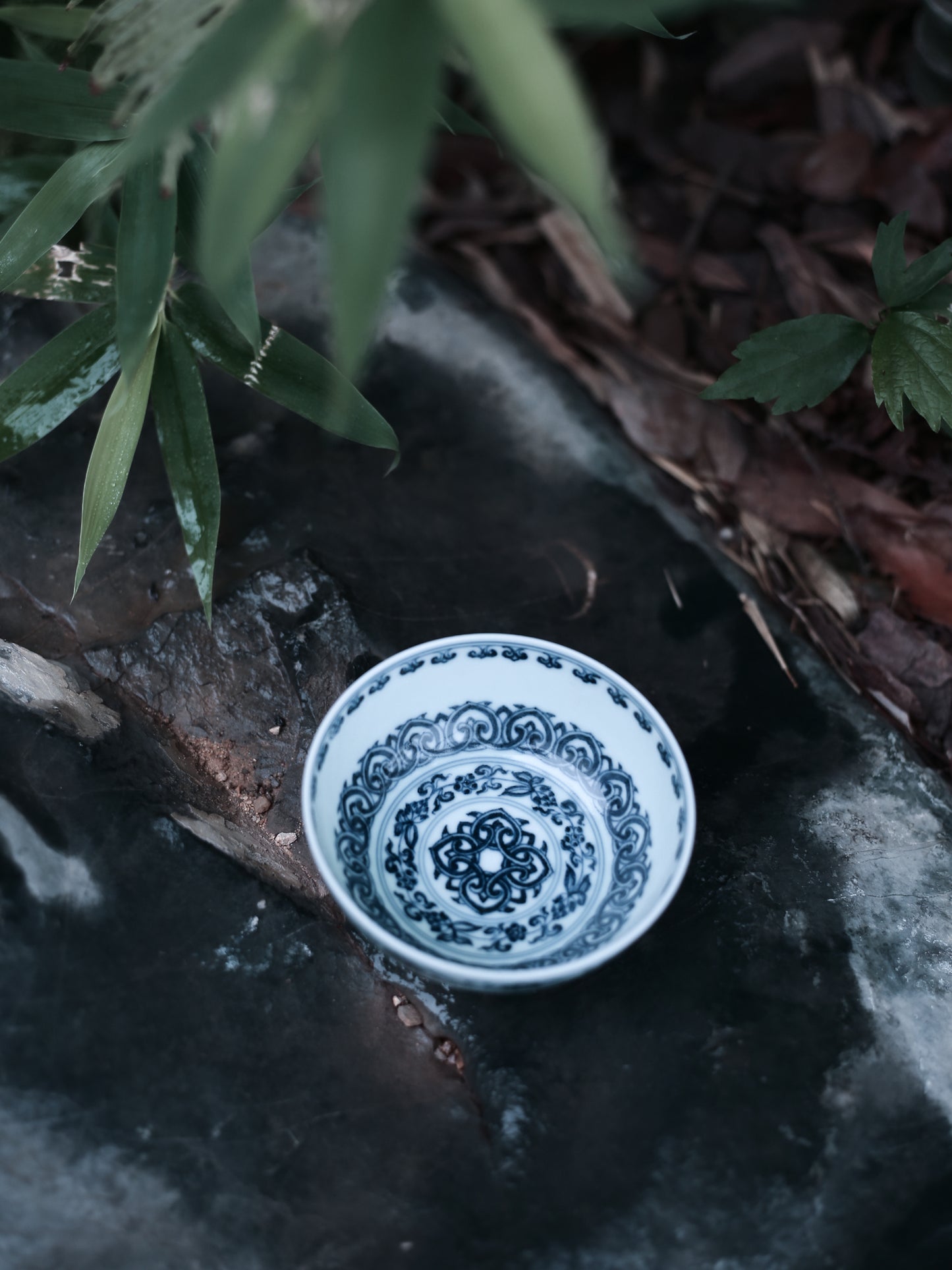 Oriday Hand-painted Blue and White Pu-erh Cup with Baoxiang Pattern Vintage Ceramic Host Cup with Low Foot Recommended as a Gift or for Personal Use
