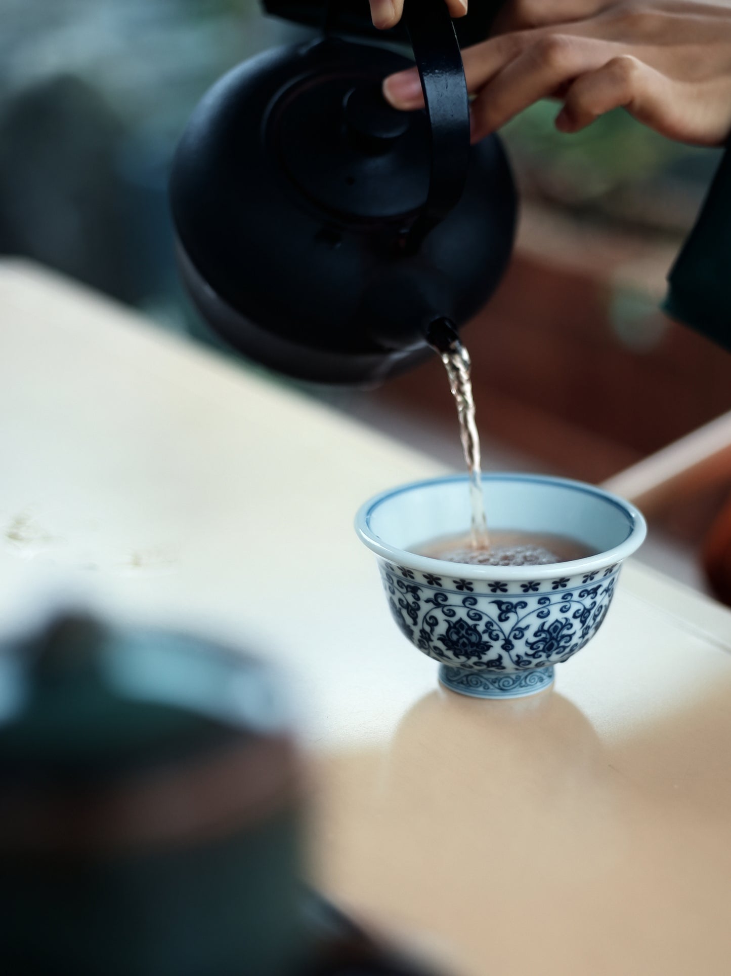 Oriday Yongle Blue and White Weighted Tea Cup Hand-painted Vintage Host Cup with Entwined Lotus Pattern Recommended Chinese Tea Set
