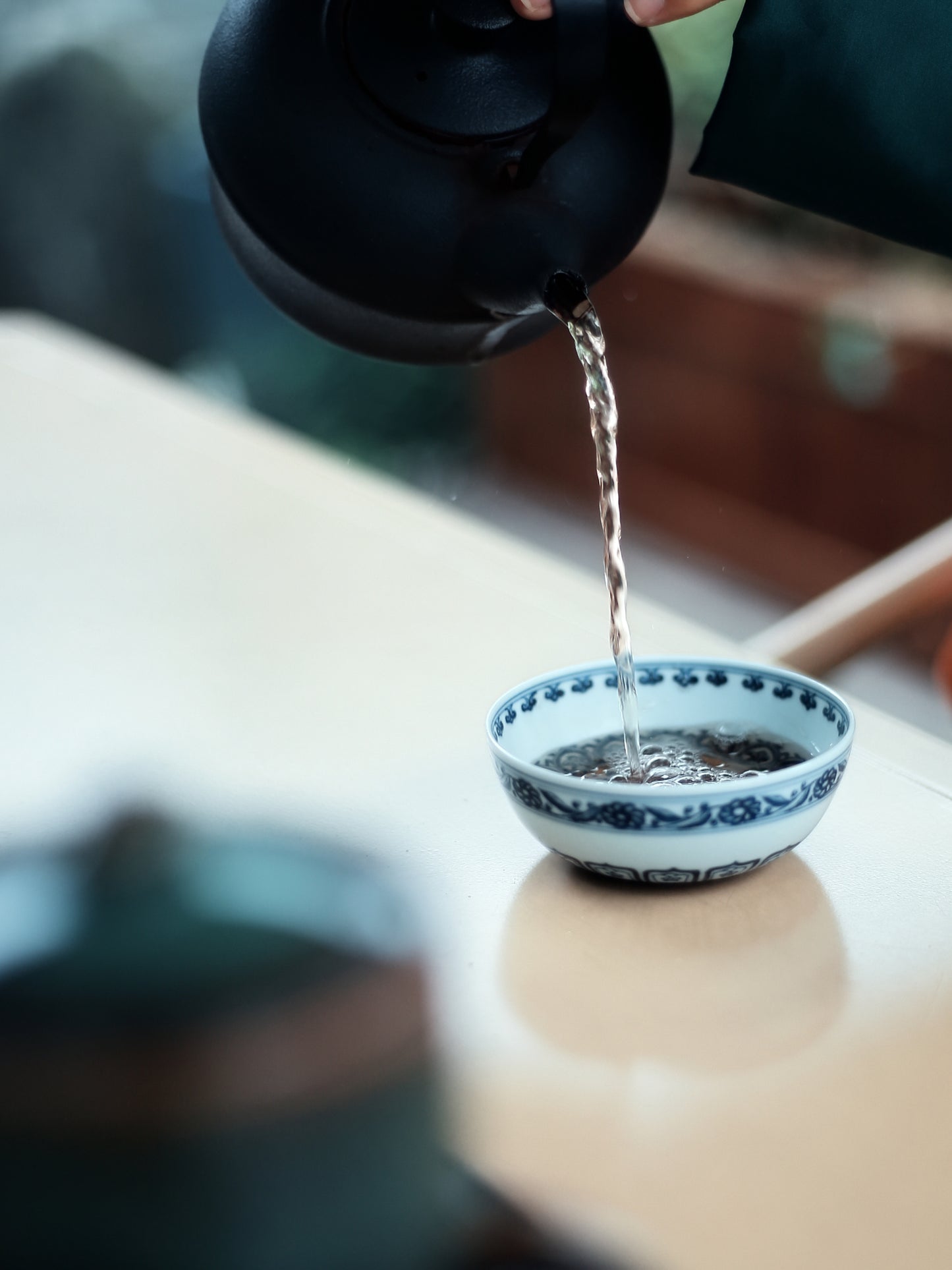 Oriday Hand-painted Blue and White Pu-erh Cup with Baoxiang Pattern Vintage Ceramic Host Cup with Low Foot Recommended as a Gift or for Personal Use