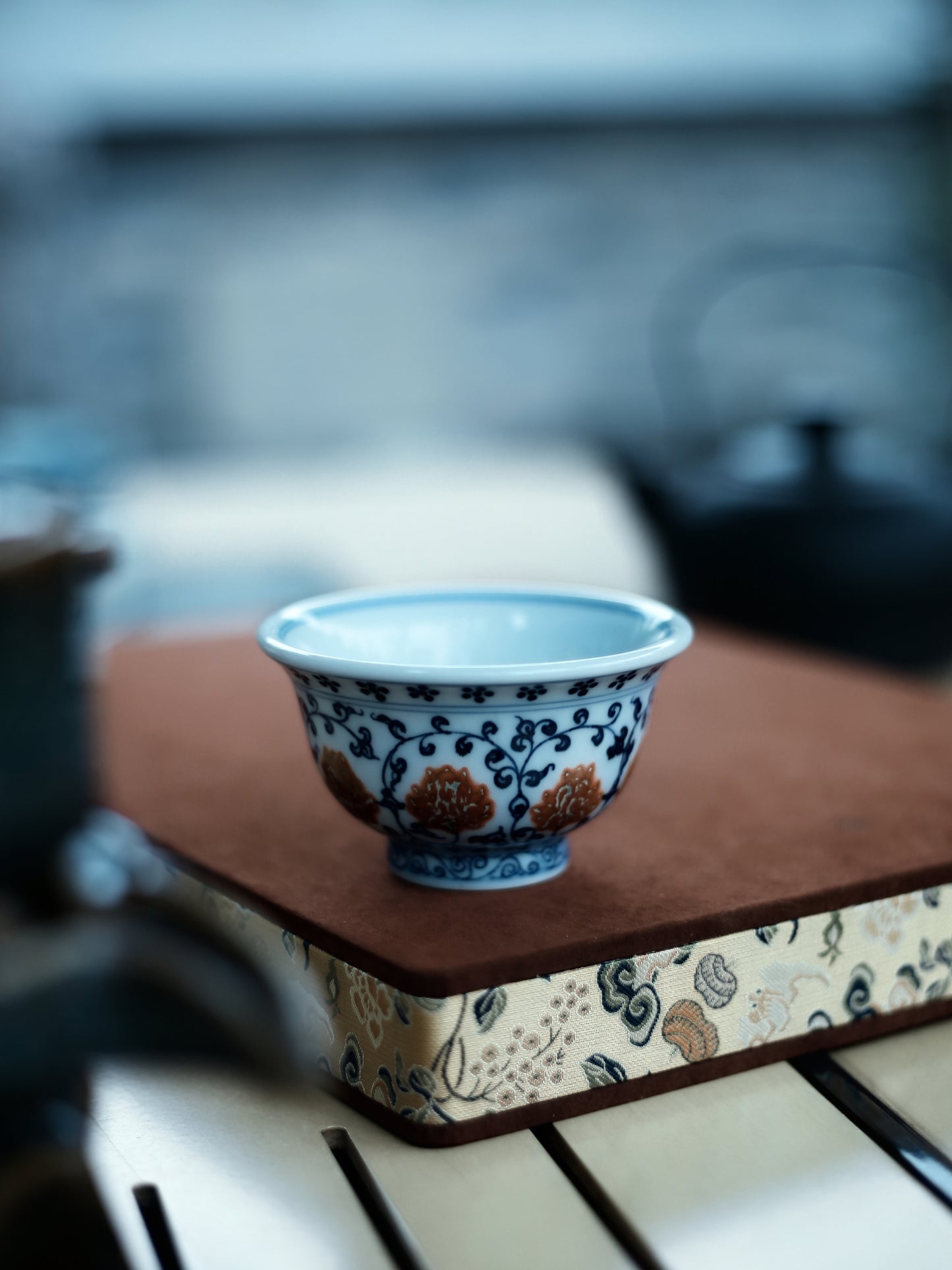 Oriday 明朝風 青花釉裏紅 茶器セット 絡み蓮模様・重み付き主人杯+急須セット