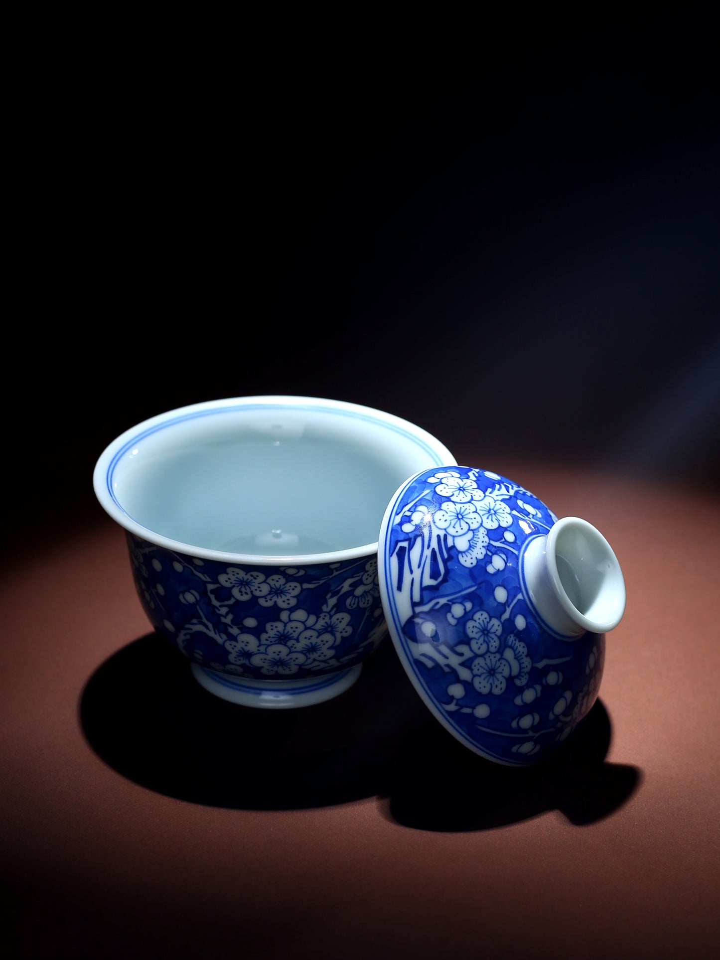 Oriday 手描き青花梅蓋付き茶碗カップ|アンティーク風陶器茶器|耐熱性のある一人用茶碗