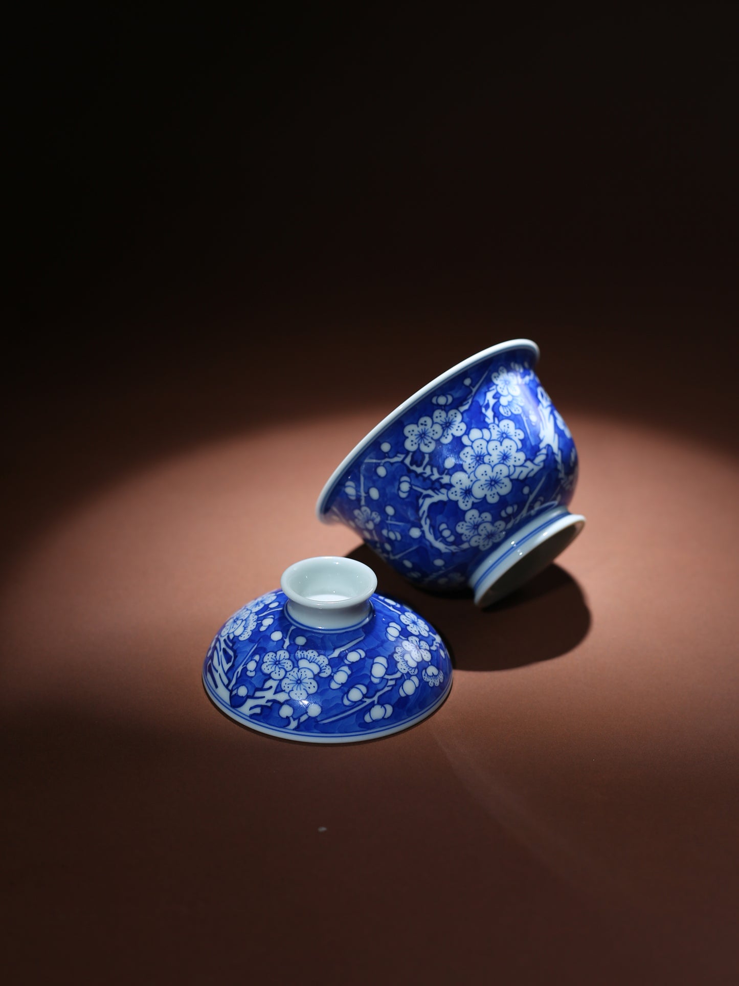 Oriday 手描き青花梅蓋付き茶碗カップ|アンティーク風陶器茶器|耐熱性のある一人用茶碗