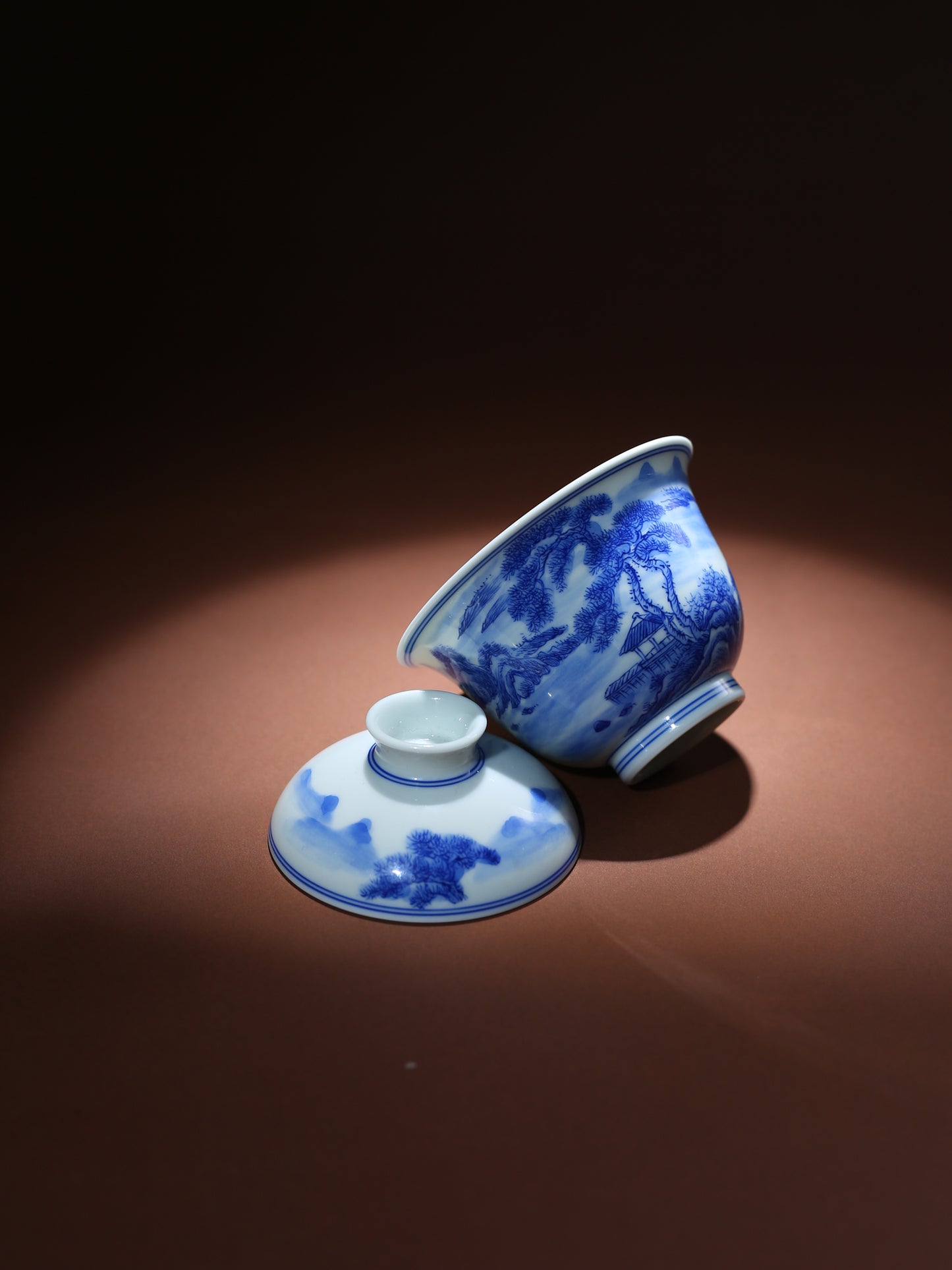 Oriday 手描き青花山水柄蓋付き茶碗 小型カンフー陶器茶器セット 岩茶用主人杯としておすすめ