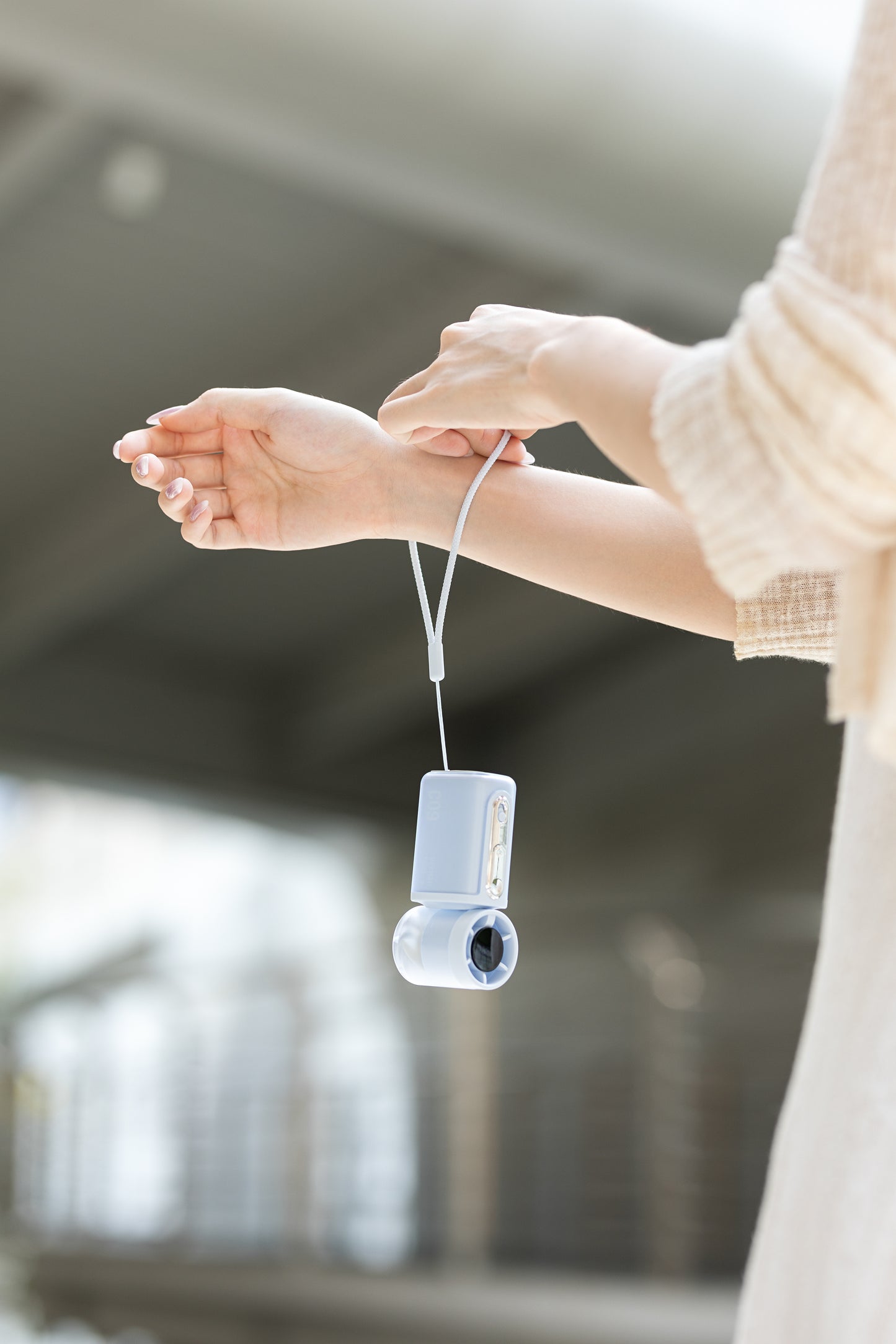 Oriday ハンディミニ高速ファン 四段階風量調節 精密送風 静音設計 113g軽量 外出携帯便利 3000mAh Type-C急速充電 長時間使用 耐久性ABS素材
