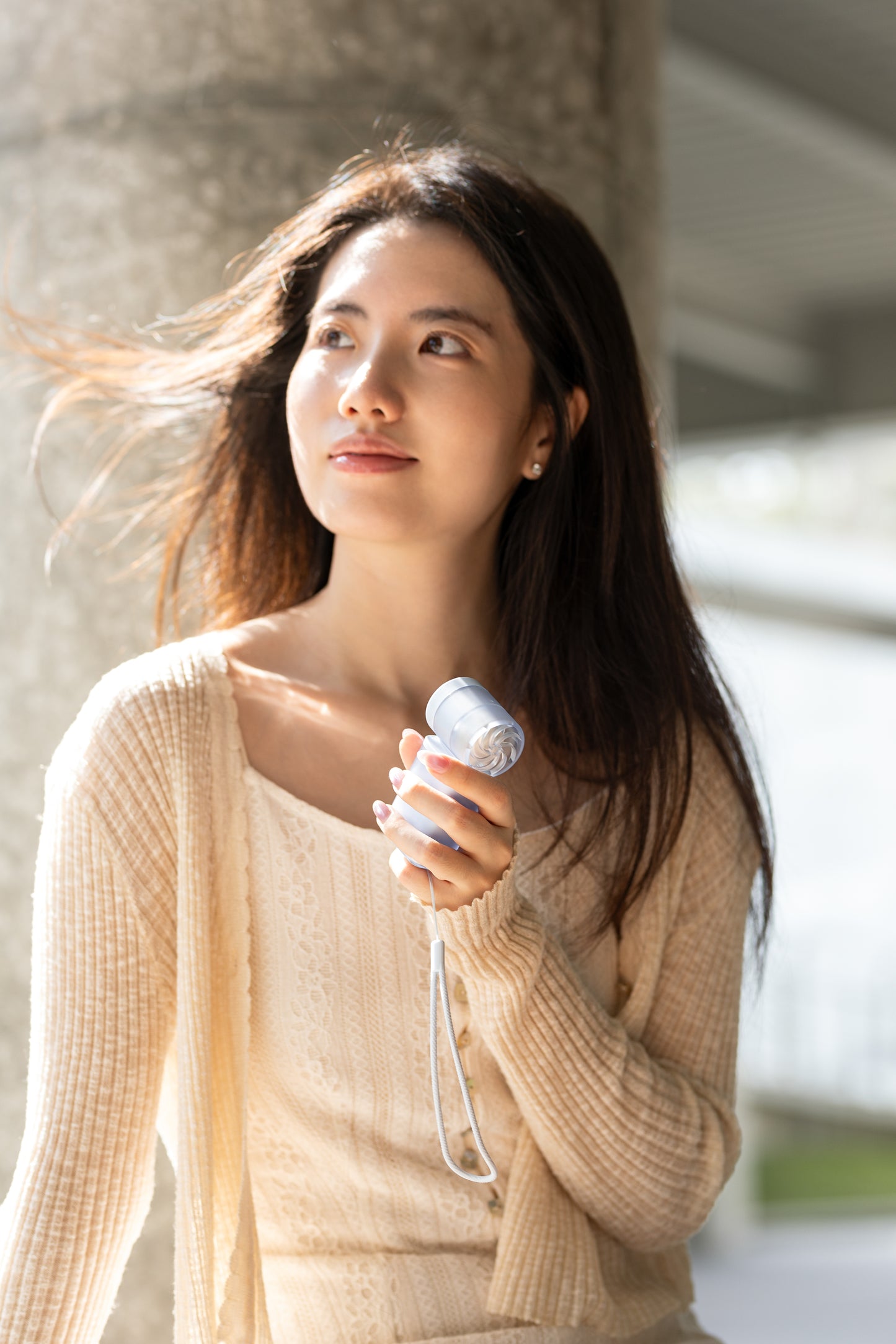 Oriday ハンディミニ高速ファン 四段階風量調節 精密送風 静音設計 113g軽量 外出携帯便利 3000mAh Type-C急速充電 長時間使用 耐久性ABS素材
