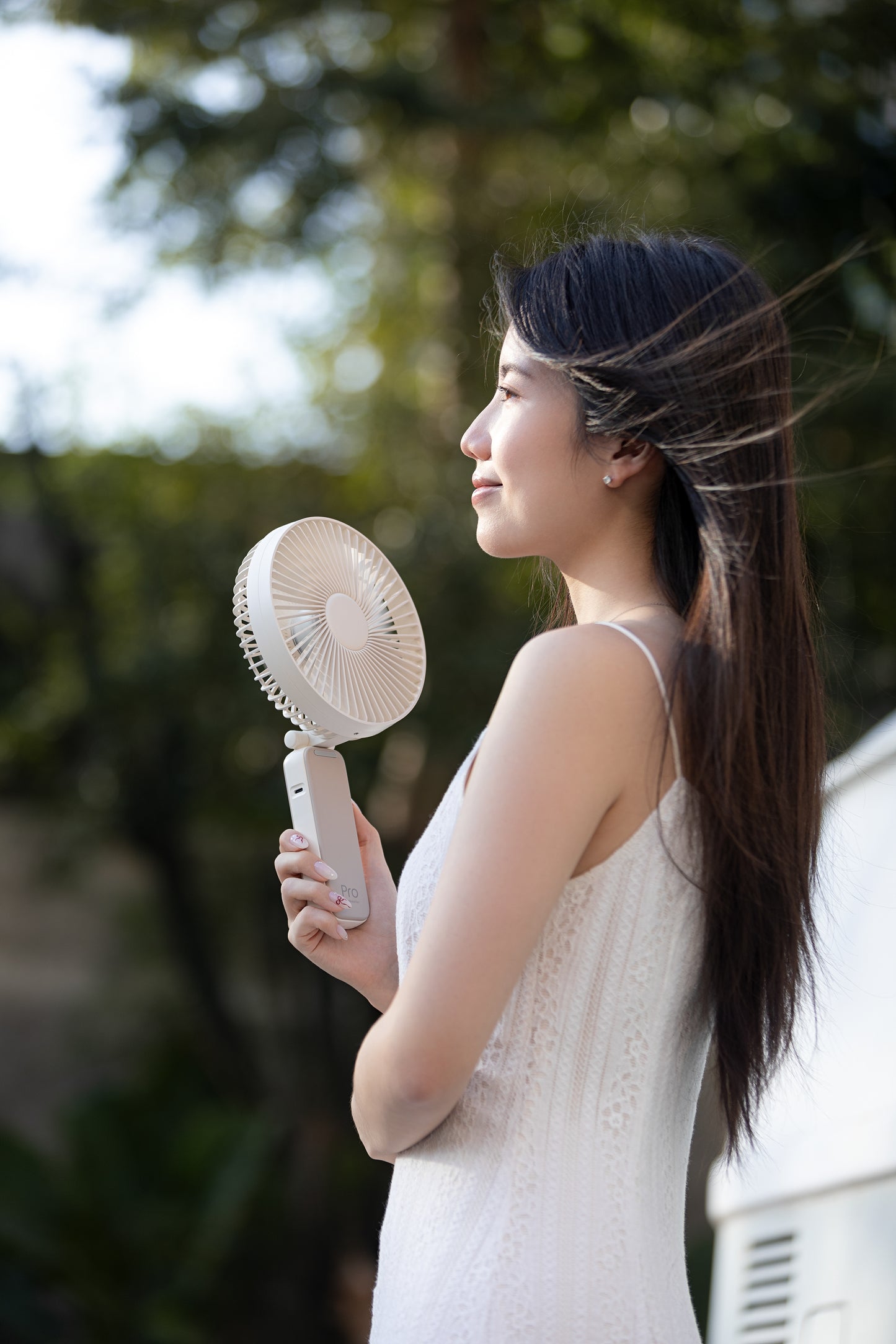 Oriday 多機能ハンディファン 折りたたみ式デスクファン 4段階風速調整 静音設計 3600mAh長持ちバッテリー Type-C急速充電 3WAY使用（手持ち・壁掛け・デスク用）
