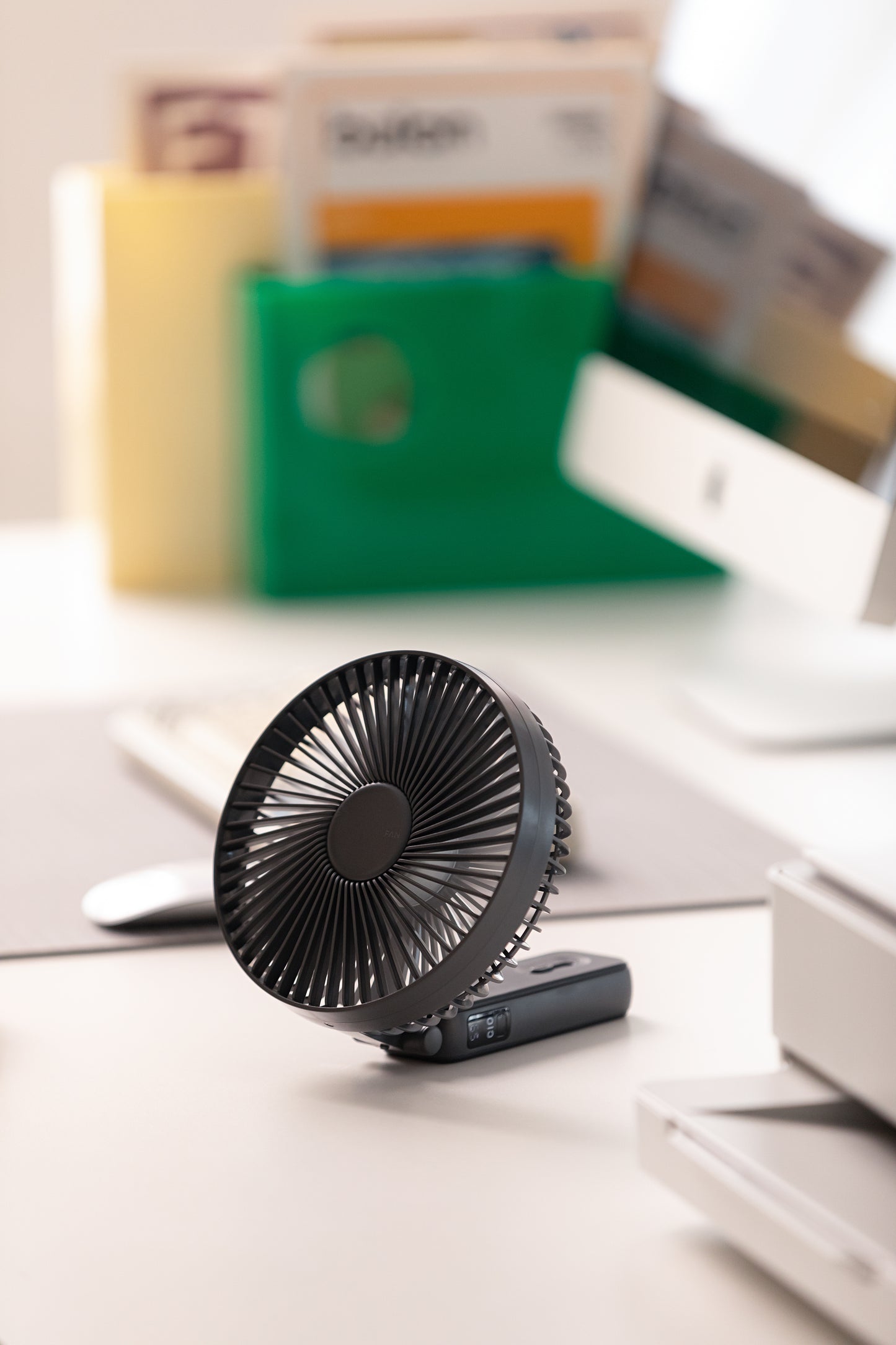 Oriday Multifunctional Handheld Fan, foldable with desk fan, 4-speed wind adjustment, quiet, 3600mAh long-lasting battery, Type-C fast charging, 3-in-1 use (handheld, wall-mounted, or desk fan)
