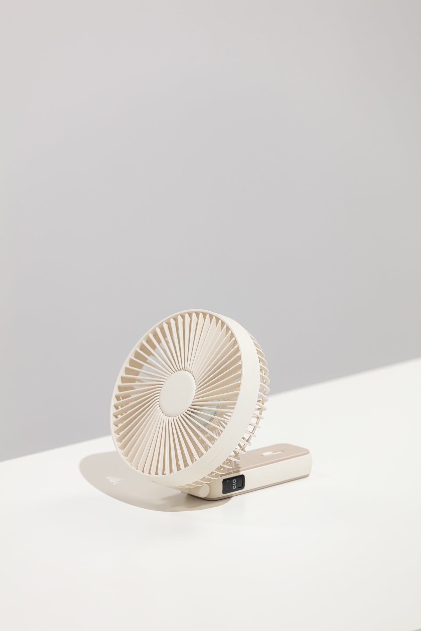 Oriday Multifunctional Handheld Fan, foldable with desk fan, 4-speed wind adjustment, quiet, 3600mAh long-lasting battery, Type-C fast charging, 3-in-1 use (handheld, wall-mounted, or desk fan)
