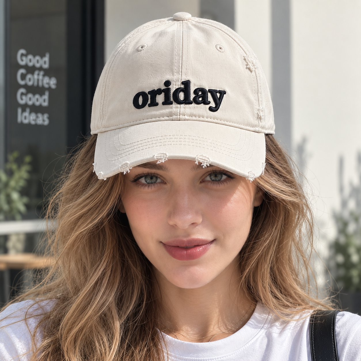 oriday 水洗做舊破洞棒球帽｜淺灰米白色・黑色立體字母刺繡・柔軟軟頂帽型・後置可調節織帶及金屬扣｜日常休閒穿搭