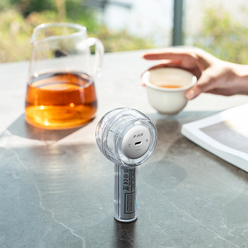 Oriday 透明デザインの7色LEDライト付きポータブルミニファン | 3段階の調速機能と吊り下げ可能 | 軽量で携帯性があり、通勤やアウトドアに最適、デザインが優れています