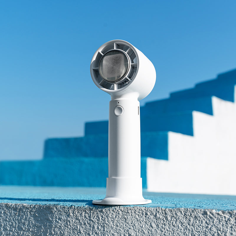 Oriday ポータブル冷却ファン、3秒で超速冷却、冷却パッドによる二重冷却効果、3段階の風量調整、持ち運び可能で立てられるスマホホルダー、Type-C急速充電、長時間のバッテリー持続、アウトドア活動や通勤に必須のアイテム。
