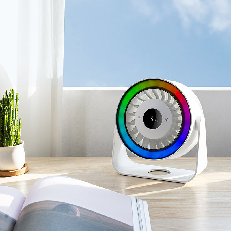 Oriday 卓上・壁掛け2-in-1扇風機、大容量バッテリーで長時間使用可能、5段階の静音風と強風、3つの調光モード、調整可能な角度と自動振動機能、反時計回りに回転するファンカバーで簡単にお手入れ、家庭とオフィス両方に適しています。
