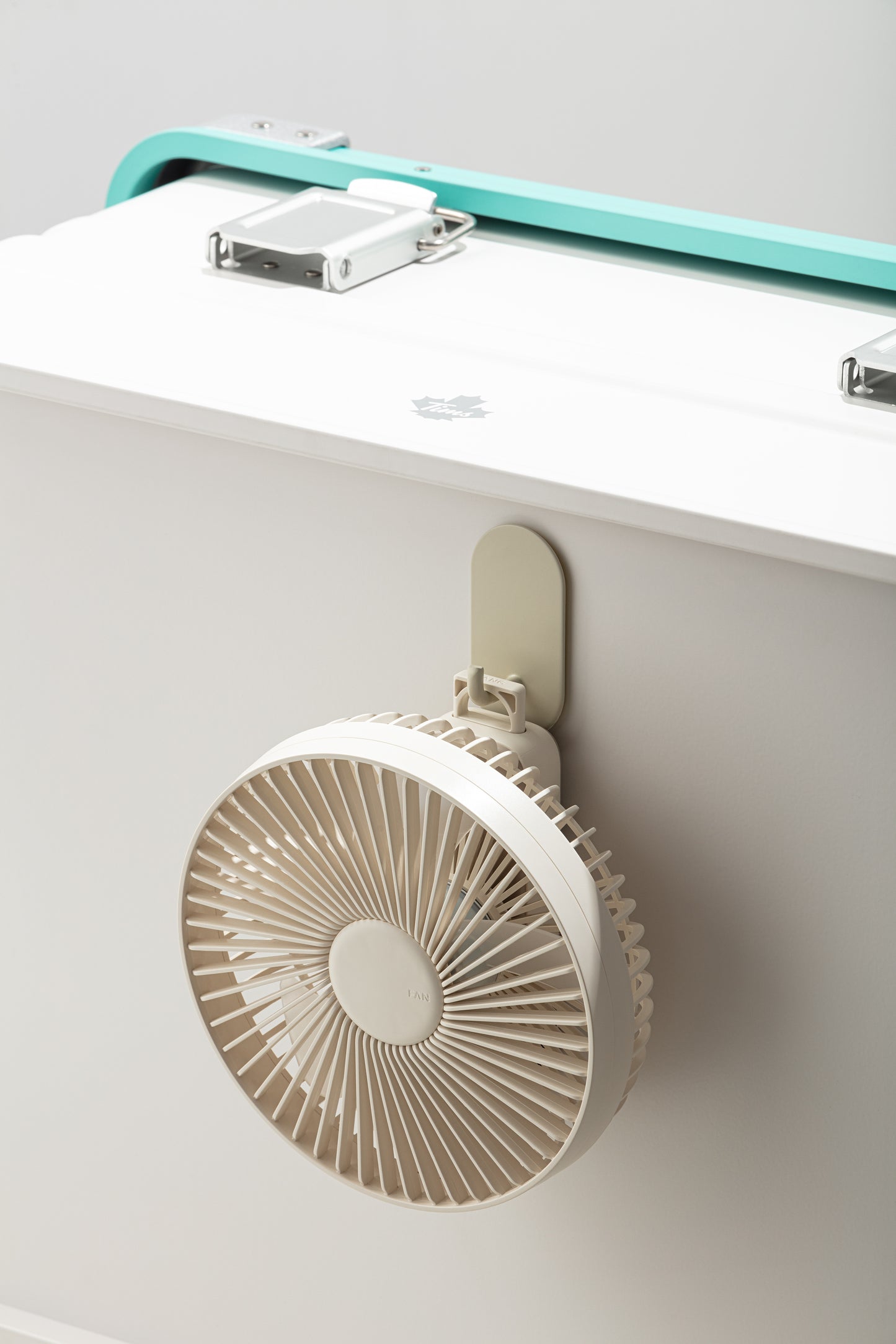 Oriday Multifunctional Handheld Fan, foldable with desk fan, 4-speed wind adjustment, quiet, 3600mAh long-lasting battery, Type-C fast charging, 3-in-1 use (handheld, wall-mounted, or desk fan)
